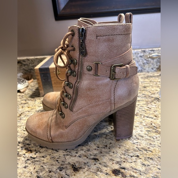 G by Guess Lace Up Boots in Women’s Sz 9 - Picture 3 of 8